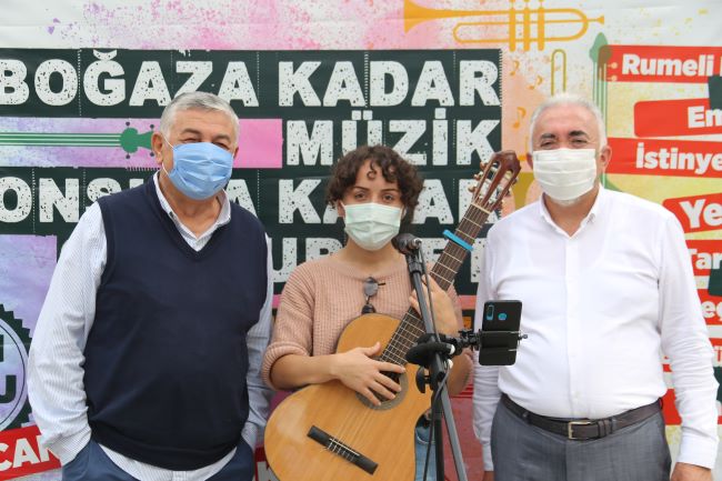 2020/10/1603689729_baskan_genc,_baskan_yardimcisi_hueseyin_coskun_ve_sokak_sanatcisi.jpg