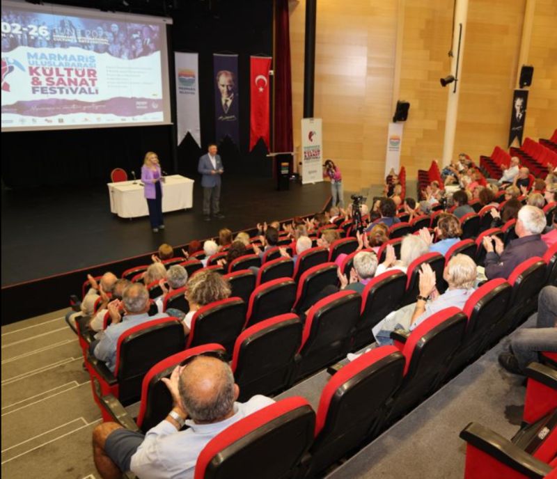 2023/06/1685772290_marmaris_kultur_ve_sanat_festivali_-_acilis_toreni_ve_mustafa_alabora_soylesisi_-1.jpg