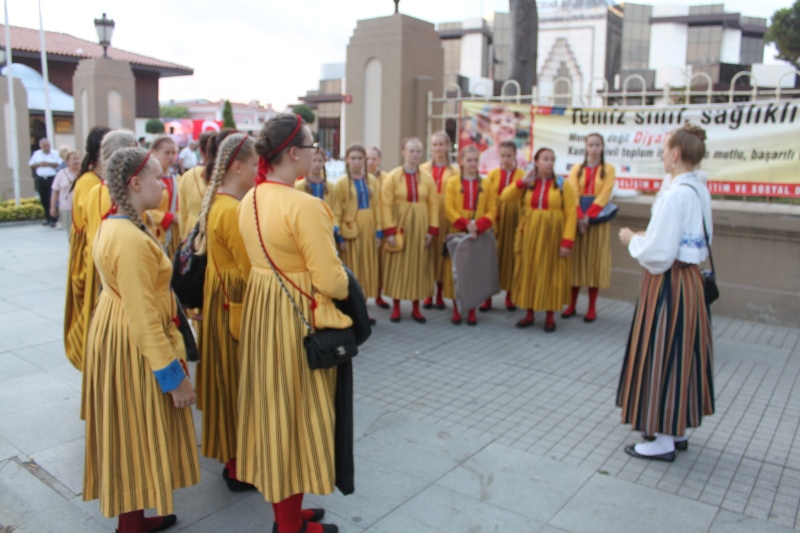 2024/06/1718568927_v._Istanbul_folk_halk_muzigi_festivali_ve_basin_bayrami_acikhava_konseri014.jpg