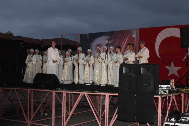 2024/06/1718568927_v._Istanbul_folk_halk_muzigi_festivali_ve_basin_bayrami_acikhava_konseri064.jpg