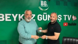 GÜMÜŞSUYUSPOR ÖZLE BİR GECE İLE KATKI SUNANLARA PLAKET VERDİ