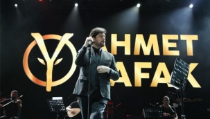 İSTANBUL KURUÇEŞME'DE AHMET ŞAFAK FIRTINASI 