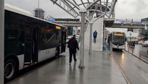 YENİLENEN BEŞYOL YAYA ÜST GEÇİDİ VE METROBÜS DURAĞI KULLANIMA AÇILDI