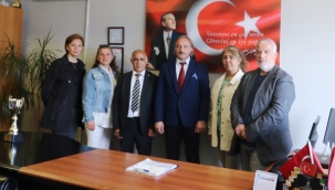 FERİT İNAL LİSESİ MEZUNLAR DERNEĞİNDEN İLK ZİYARET OKUL MÜDÜRÜNE