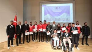 İBRAHİM ÇEÇEN ÜNİVERSİTESİ'NDE SPOR ÖDÜLLERİ TÖRENİ