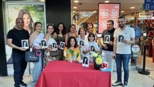 AYDAN ŞENER'İN KİTABINININ İMZA GÜNÜNE YOĞUN İLGİ