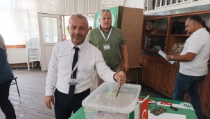 GÜMÜŞSUYUSPOR'DA BAŞKAN MUSTAFA KURTULUŞ GÜVEN TAZELEDİ