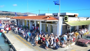 YURT DIŞI ÇIKIŞ HARCINA GELECEK ZAM YUNANLILAR'DA DA ENDİŞE YARATTI