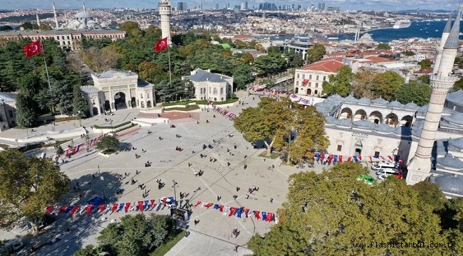 BEYAZIT MEYDANI GÖRKEMLİ GÜNLERİNE DÖNDÜ