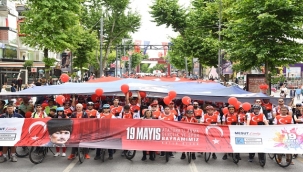 KADIKÖY'DE 19 MAYIS COŞKUSU
