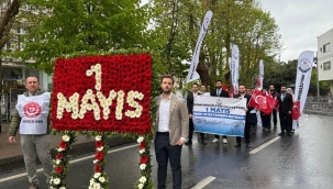 Kamu Birliği Konfederasyonu dan Taksim Cumhuriyet Anıtına Çelenk