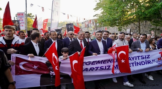 ON BİNLER DOLMABAHÇE'DEN BEŞİKTAŞ'A YÜRÜDÜ