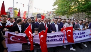 ON BİNLER DOLMABAHÇE'DEN BEŞİKTAŞ'A YÜRÜDÜ