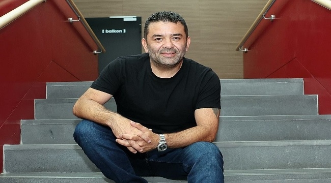 BÜLENT ŞAKRAK: "MUTLULUKTA VE ONU YAYMAKTA İNAT EDİYORUM"