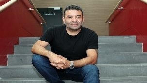 BÜLENT ŞAKRAK: "MUTLULUKTA VE ONU YAYMAKTA İNAT EDİYORUM"