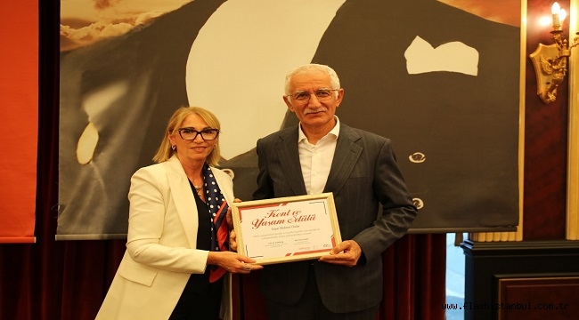 DİJİTALLEŞME ÖDÜLÜ MEHMET ÖNDER'E VERİLDİ