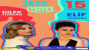ELİF SANCHEZ VE DİLEK TÜRKAN AYNI SAHNEDE 