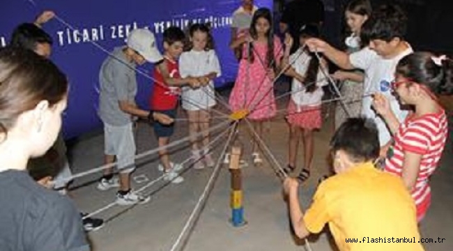 ASKIDA EĞİTİM MODELİYLE ÇOCUKLAR TEKNOLOJİYLE TANIŞIYOR