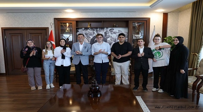 SINAVDA DERECE ALAN ÇEKMEKÖYLÜ ÖĞRENCİLER BAŞKAN ÇERKEZ'İ ZİYARET ETTİ