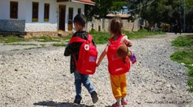 AÇEV'DEN OKULUN İLK GÜNÜ İHTİYAÇ SAHİBİ ÇOCUKLARA DESTEK