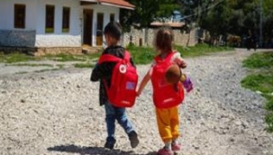 AÇEV'DEN OKULUN İLK GÜNÜ İHTİYAÇ SAHİBİ ÇOCUKLARA DESTEK
