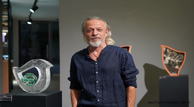 EMRE ÇELİKKOL'UN "YOLCULUK" SERGİSİ LEFKOŞA ARUCAD ART SPACE'TE AÇILDI