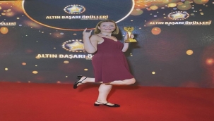 EYLÜL AŞKIN "YILIN EN İYİ DİJİTAL SANAT PROGRAMI SUNUCUSU" ÖDÜLÜ ALDI