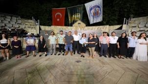 "İLMİK İLMİK" OYUNU EFES SELÇUK'TA BÜYÜK BEĞENİ ALDI