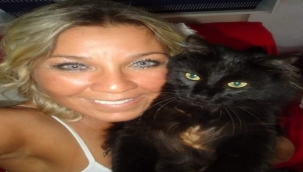 YAZAR ÜLKÜ GÖZEN STEWART KEDİSİ CAFER'İN ADINI MÜZEDE YAŞATACAK