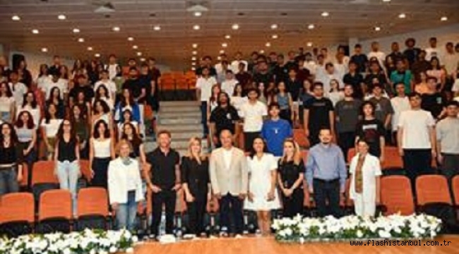 EGE ÜNİVERSİTESİ DİŞ HEKİMLİĞİ ÖĞRENCİLERİ EĞİTİME İLK ADIMI ATTI