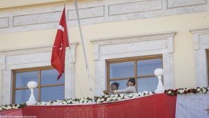İZMİR'İN DÜŞMAN İŞGALİNDEN KURTULUŞUNUN 103'ÜNCÜ YIL DÖNÜMÜ KUTLANDI