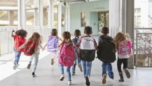 KLİNİK PSİKOLOG AYŞE TOPAK UYARIYOR: "OKULA DÖNÜŞ SÜRECİNDE HATALAR YAPMAYIN!"