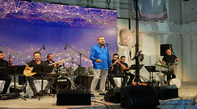 MEHMET KAPLAN KONSERİNDE ALBÜMÜNÜ DE TANITTI