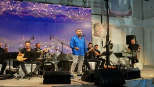 MEHMET KAPLAN KONSERİNDE ALBÜMÜNÜ DE TANITTI