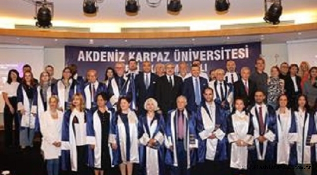 AKDENİZ KARPAZ ÜNİVERSİTESİ AKADEMİK YILI TÖRENLE AÇILDI