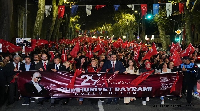 BEŞİKTAŞ'TA ON BİNLERCE KİŞİ CUMHURİYET YÜRÜYÜŞÜNE KATILDI