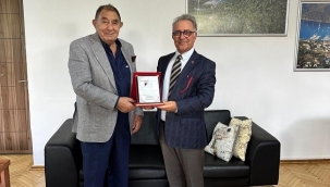 ÇILDIRLI EĞİTİMCİLER PLATFORMUNDAN PROF. DR. ESFENDER KORKMAZ'A TEŞEKKÜR ZİYARETİ