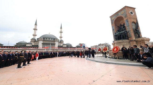 CUMHURİYET'İN 102. YILI TAKSİM'DE TÖRENLE KUTLANDI