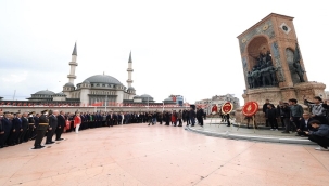 CUMHURİYET'İN 102. YILI TAKSİM'DE TÖRENLE KUTLANDI