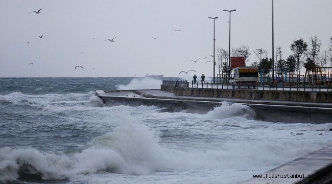İSTANBUL'A FIRTINA VE KUVVETLİ YAĞIŞ GELİYOR