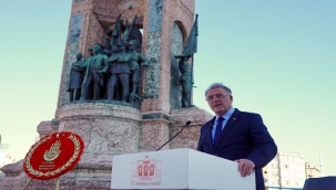 İSTANBUL'UN KURTULUŞU'NUN 102. YILI TAKSİM'DE KUTLANDI