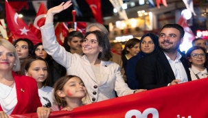 ÜSKÜDAR'DA CUMHURİYET YÜRÜYÜŞÜ DÜZENLENDİ