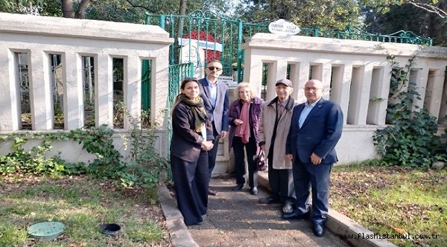 BURHAN FELEK MEZARI BAŞINDA ANILDI