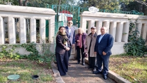 BURHAN FELEK MEZARI BAŞINDA ANILDI