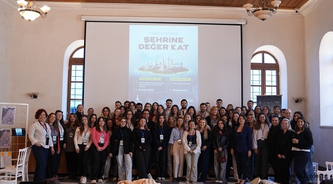 GENÇLER İZMİR'DE GELECEĞİ TASARLADI