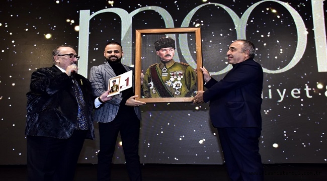 "SAHNEDE ATATÜRK PORTRESİ SATILMAZ" DİYEREK SATIŞI DURDURDU