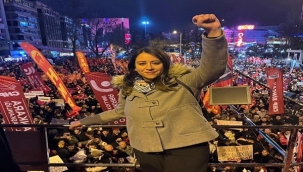 AYÇA ÇAĞLAR: "2025 ZOR BİR YILDI 2026'YA DAYANIŞMAYLA GİRİYORUZ"