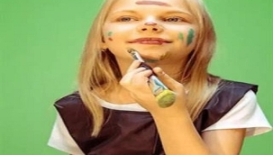 ÇOCUKLARDA MAKYAJ TEHLİKESİ 7 YAŞA KADAR İNDİ