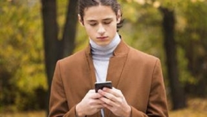 EKRAN SÜRESİNİ AZALTMAK ZİHİN SAĞLIĞINI DESTEKLİYOR