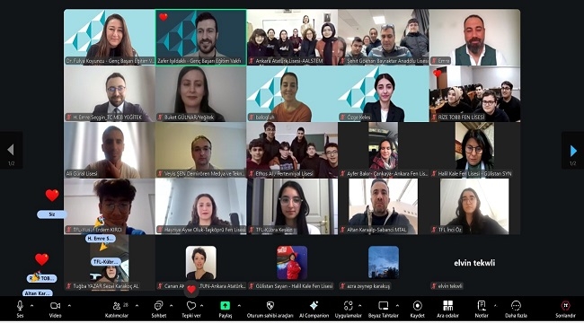 GENÇLER DİJİTAL ÇÖZÜMLERİNİ JÜRİYE SUNDU